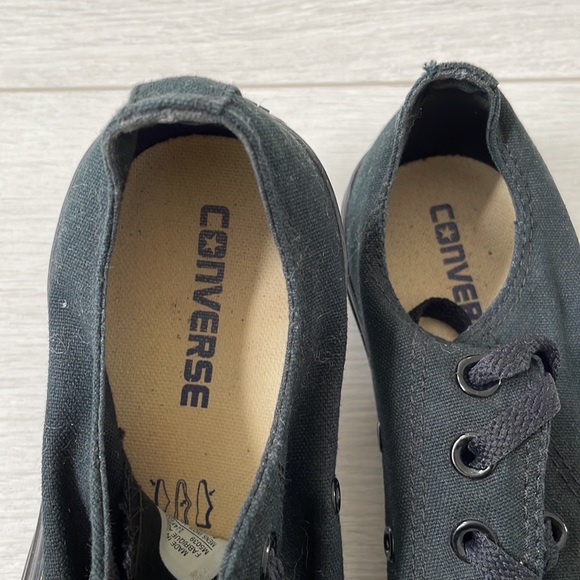 Converse shoes - Picture 4 of 4